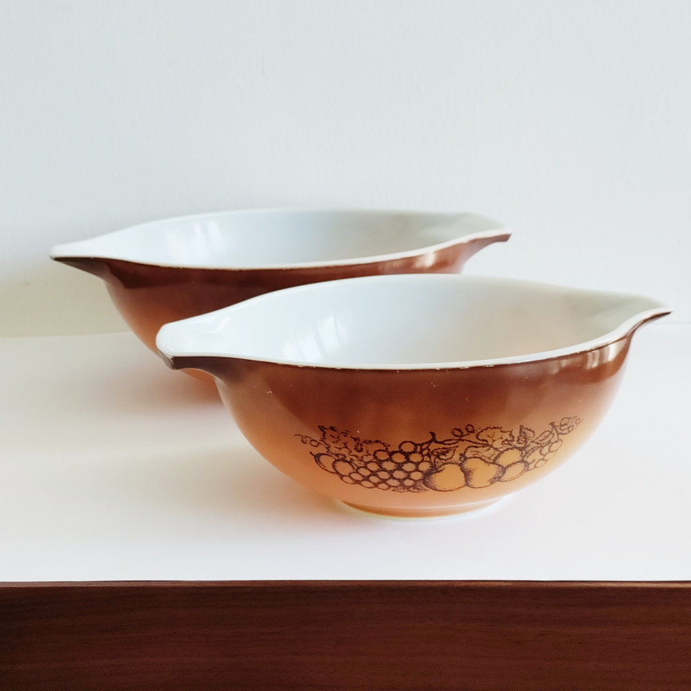Pyrex Old Orchard Gradient Brown and White Nesting Bowls Set of 2